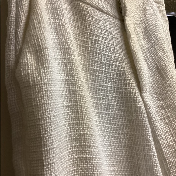 Georgious 2 piece pant suit designed in Australia made of luxurious fabrics - Picture 2 of 5